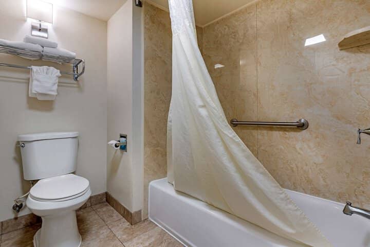 Room 5 of 28